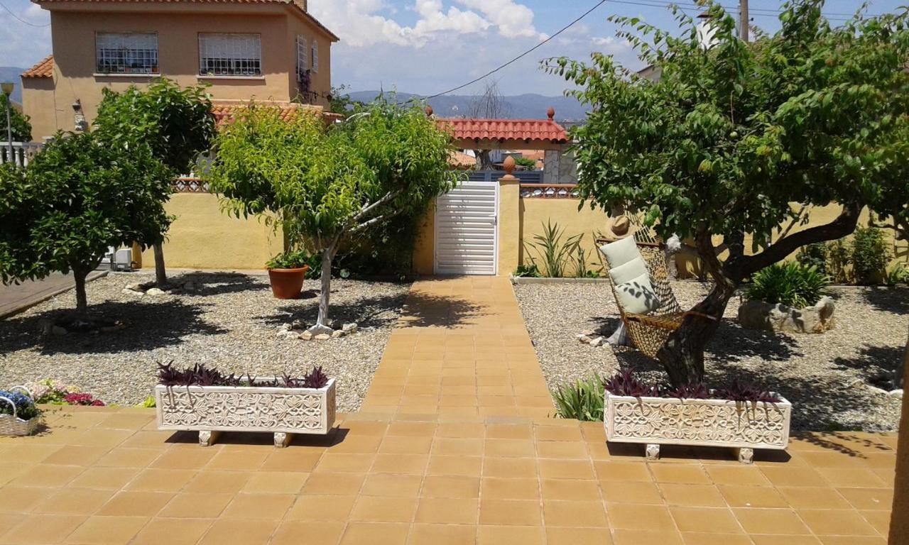 Chalet Vacacional Con Piscina Privada Y Barbacoa Tarragona Bagian luar foto