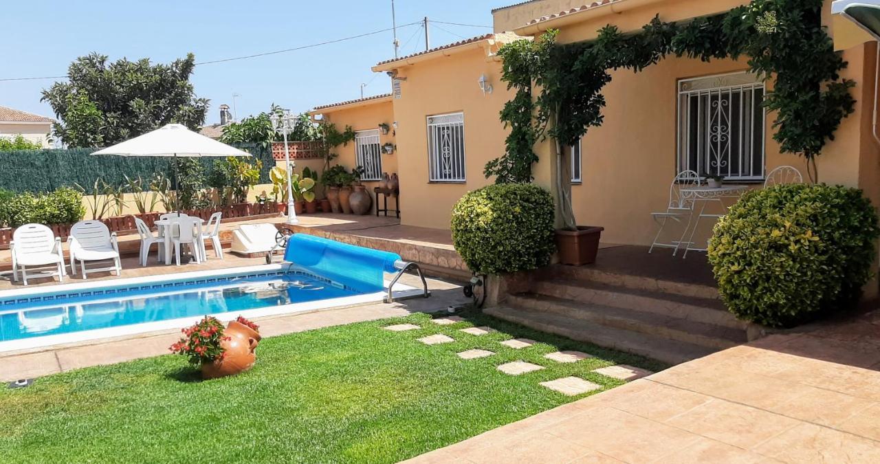 Chalet Vacacional Con Piscina Privada Y Barbacoa Tarragona Bagian luar foto