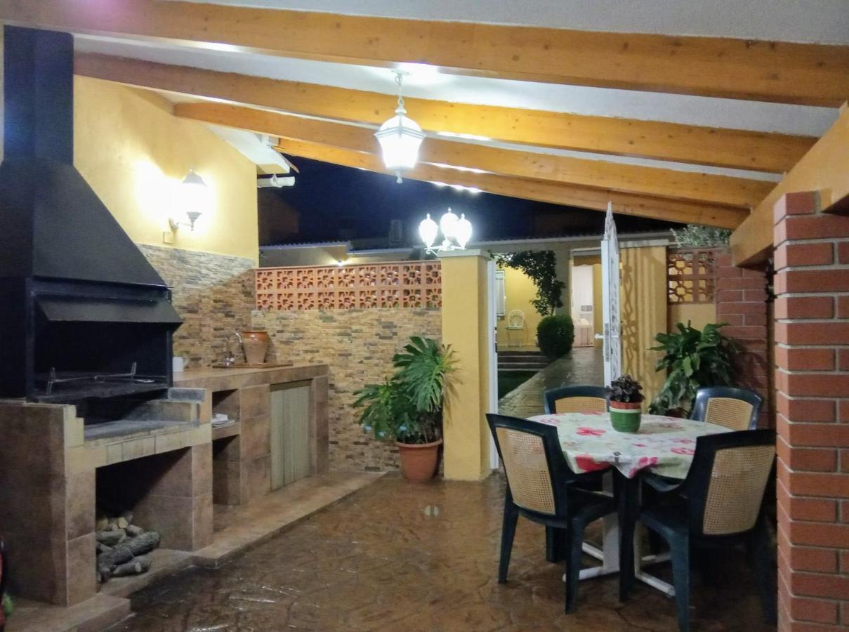 Chalet Vacacional Con Piscina Privada Y Barbacoa Tarragona Bagian luar foto