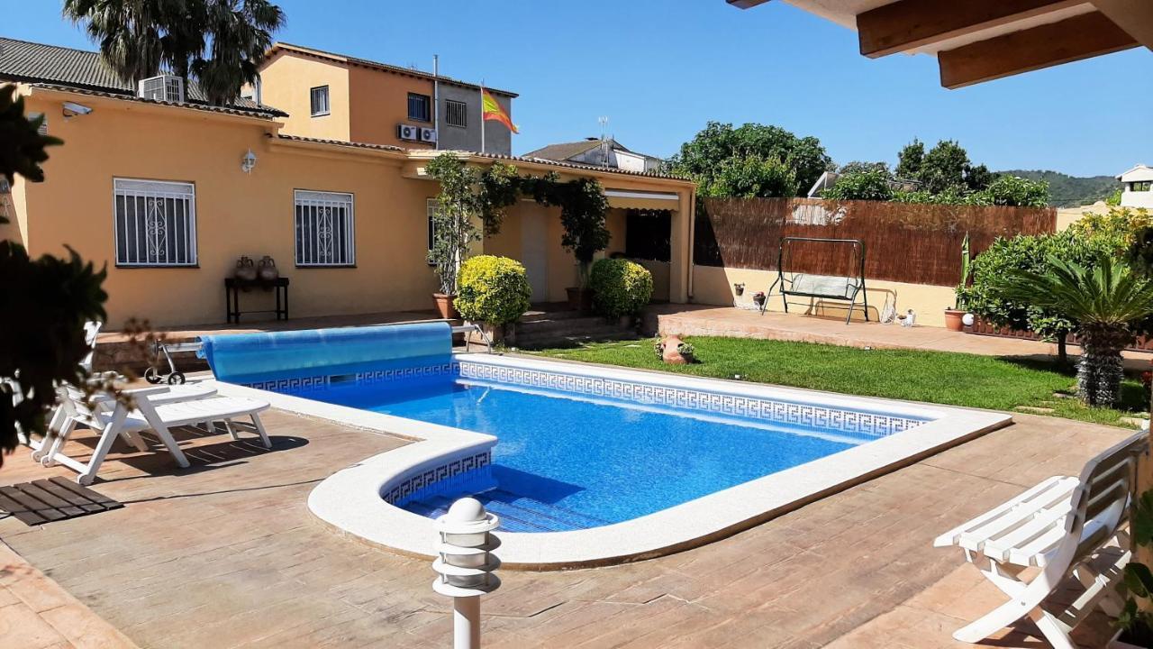 Chalet Vacacional Con Piscina Privada Y Barbacoa Tarragona Bagian luar foto