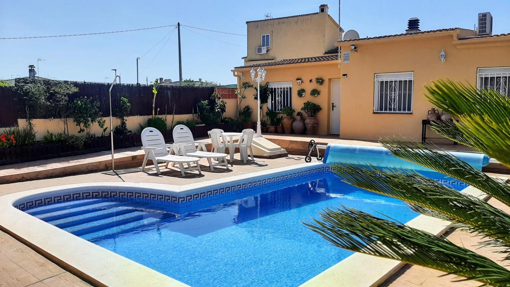 Chalet Vacacional Con Piscina Privada Y Barbacoa Tarragona Bagian luar foto