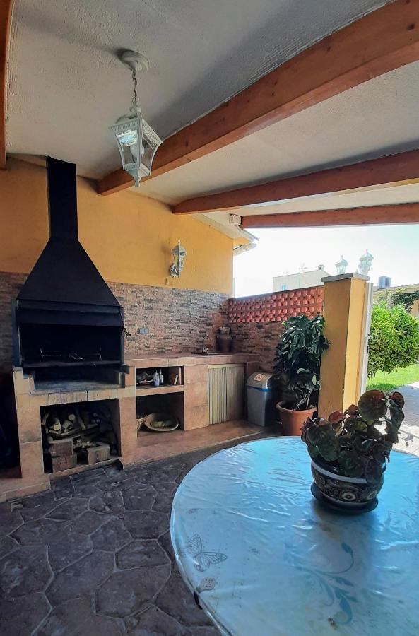 Chalet Vacacional Con Piscina Privada Y Barbacoa Tarragona Bagian luar foto