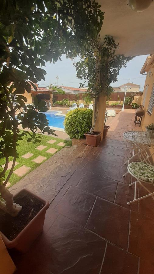 Chalet Vacacional Con Piscina Privada Y Barbacoa Tarragona Bagian luar foto