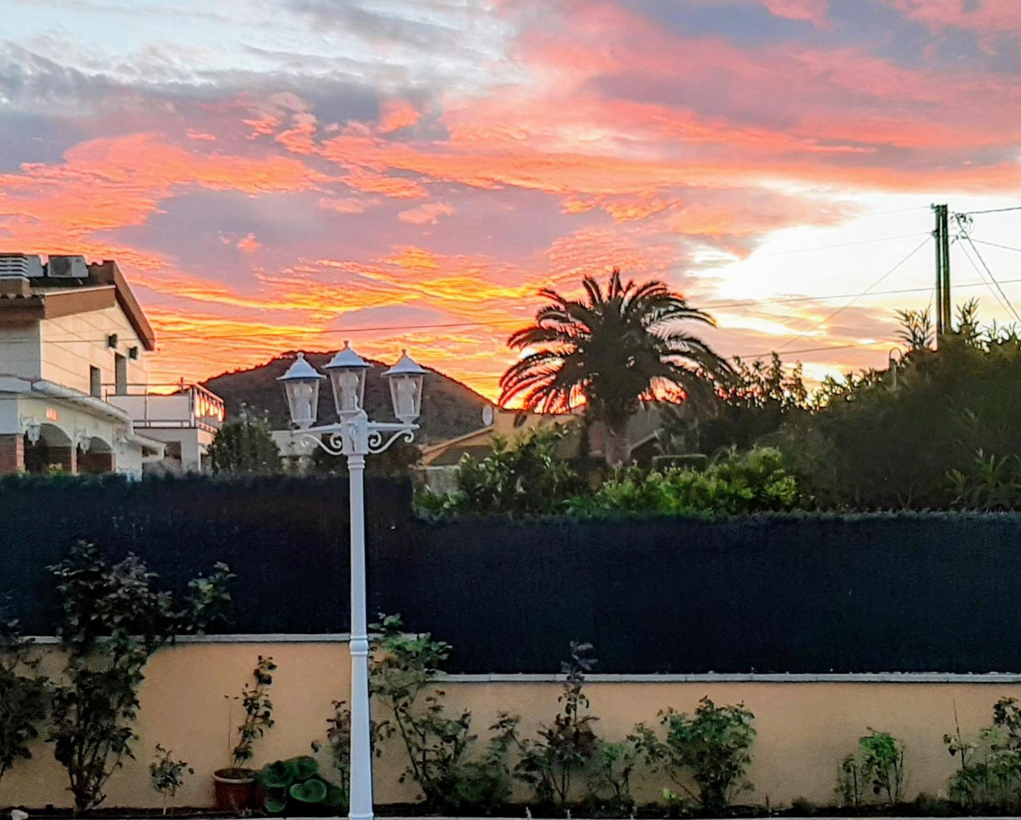 Chalet Vacacional Con Piscina Privada Y Barbacoa Tarragona Bagian luar foto